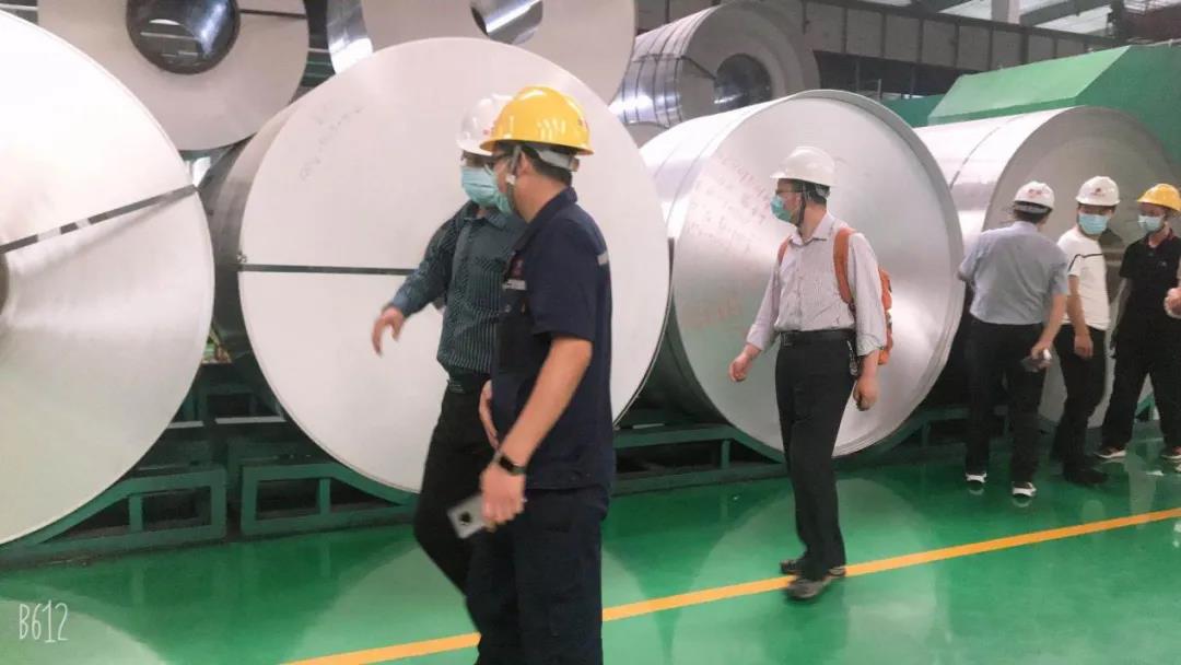 西安交通大学考察团一行到郑州云顶集团参观考察